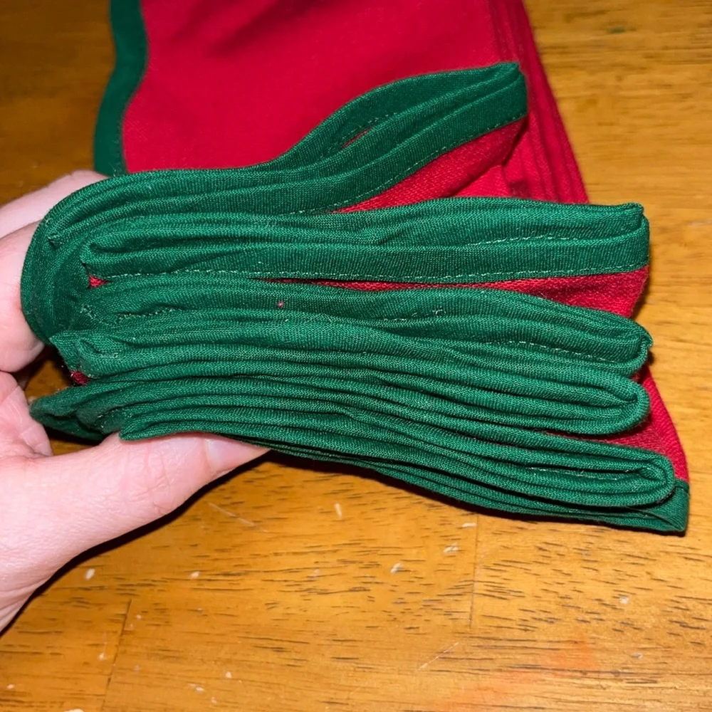 December Home Red & Green 100% Cotton Cloth Napkins Set of 4 18” by 18”
